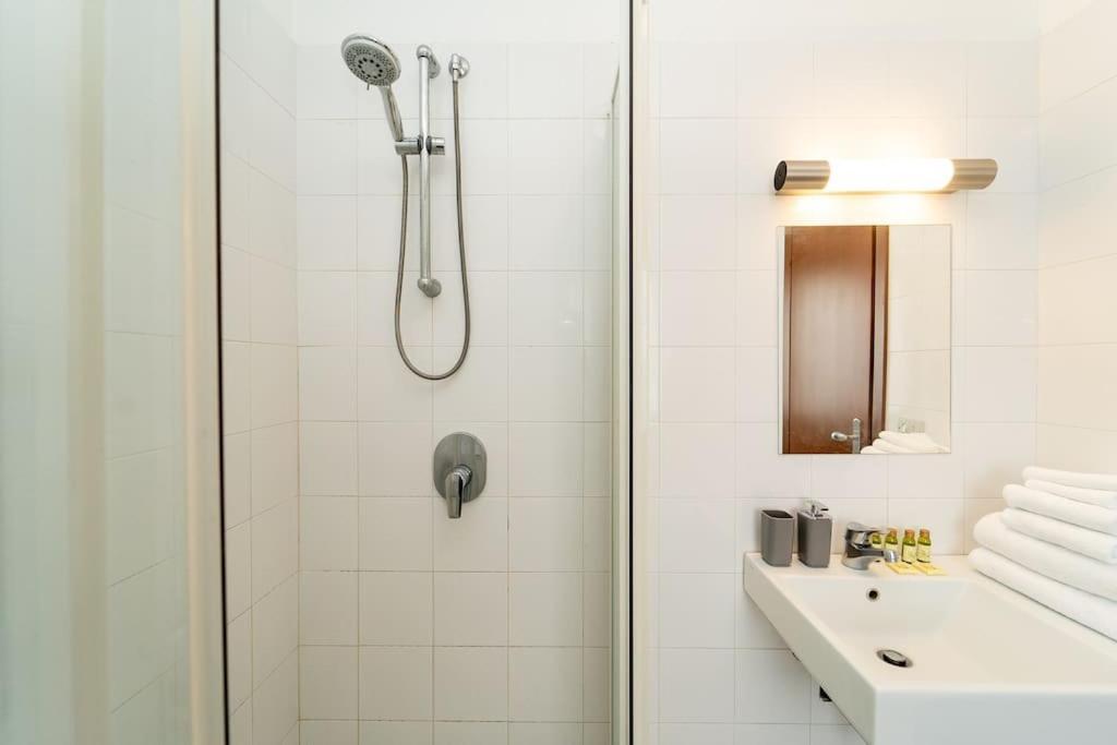 5 Giornate Apt Con Terrazzo E Garage Privato Μιλάνο Εξωτερικό φωτογραφία
