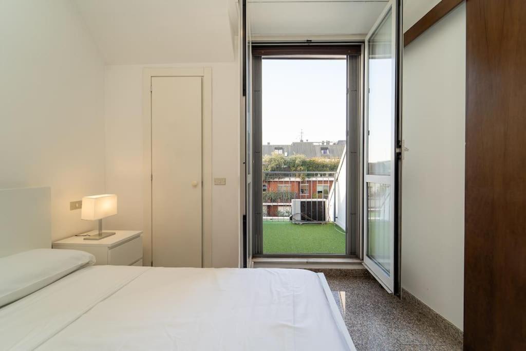 5 Giornate Apt Con Terrazzo E Garage Privato Μιλάνο Εξωτερικό φωτογραφία